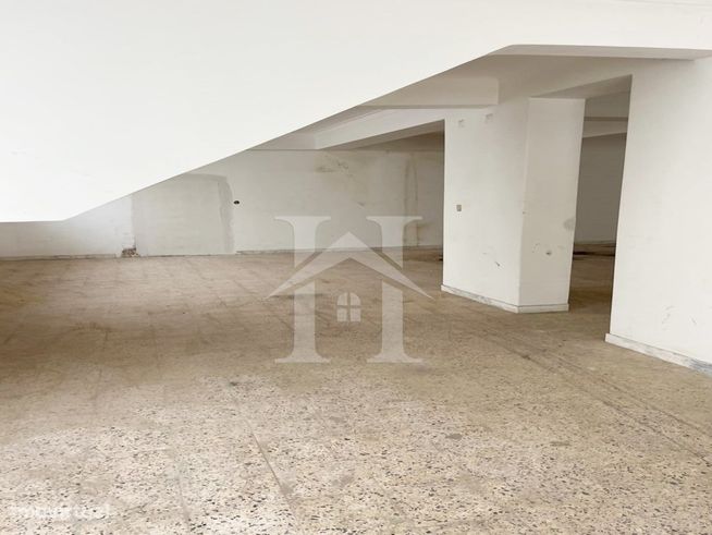 Loja com 210m² e Acesso Direto à Rua Para Veículos-7