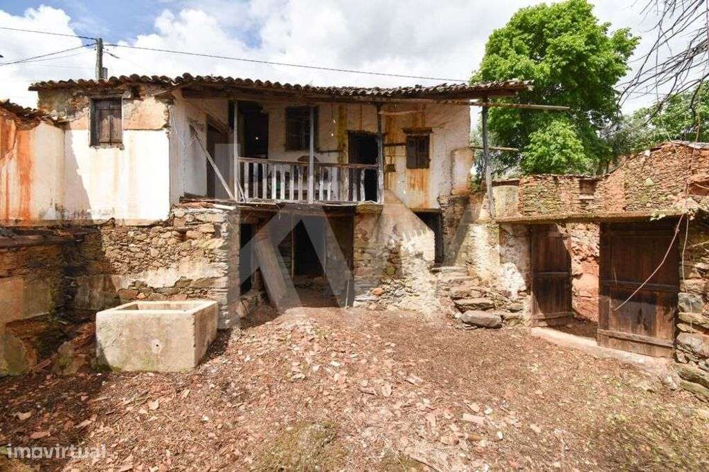 Moradia para reabilitar, com anexos e logradouro, em Covelos - Lousã - Grande imagem: 5/30