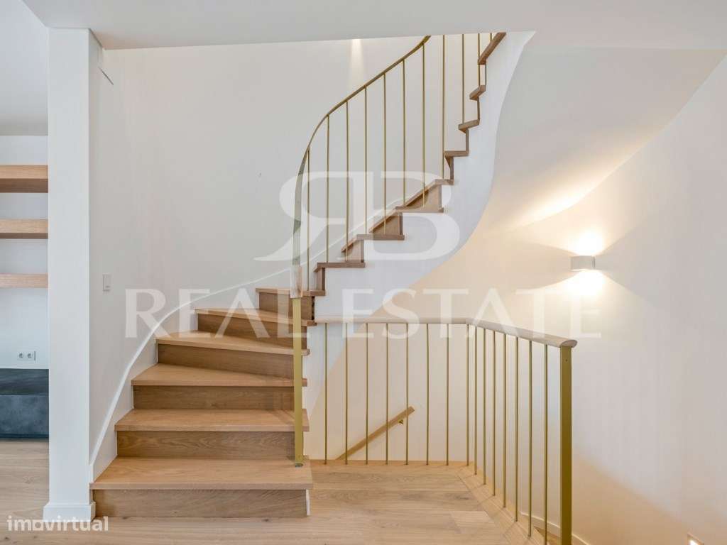 Moradia T4 com Jardim e Piscina no Monte Estoril - Cascais-32