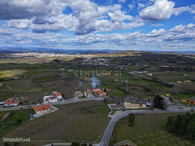 Oportunidade Única: Moradia em Bragança por 130.000€-4