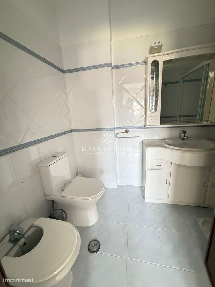 Apartamento T2 com Arrecadação e Box para uma Viatura  no Jardim da...-11