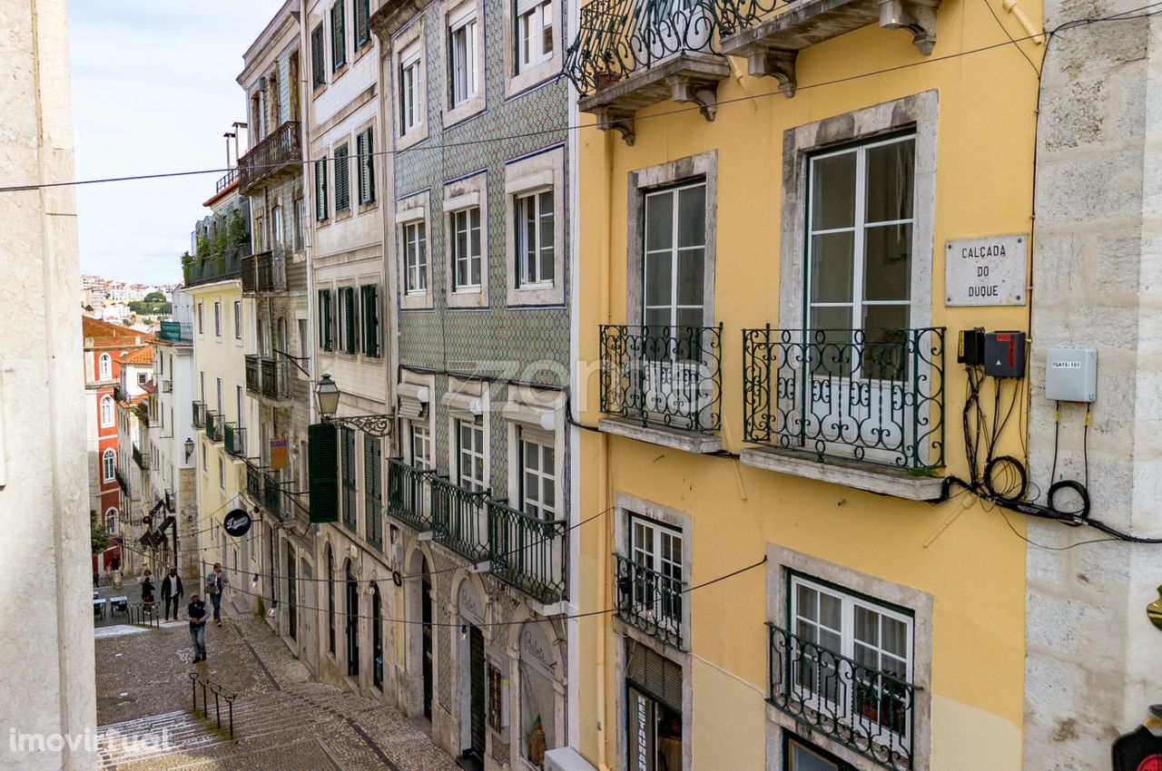 PRÉDIO PARA REABILITAÇÃO COM LICENÇA APROVADA NO CHIADO EM LISBOA