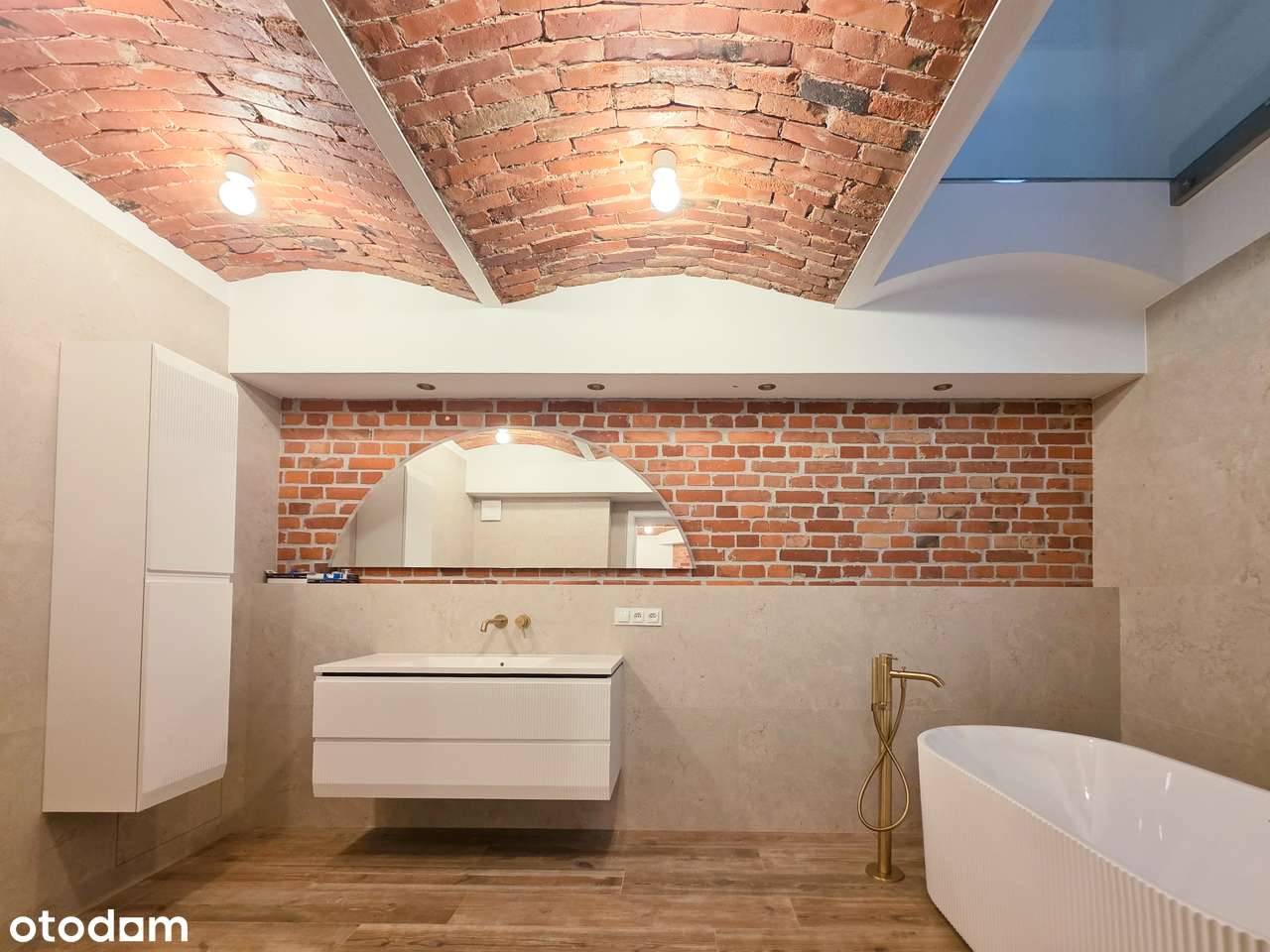 Unikatowy loft w sercu Poznania – cegła – szklane sufity -dwupoziomowy-9