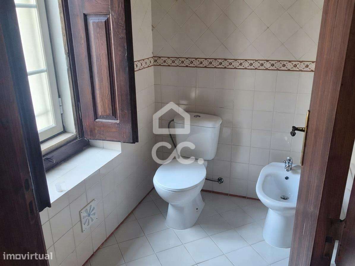 Prédio para investimento em Torres Novas com 3 apartamentos T0 e T1 em-27
