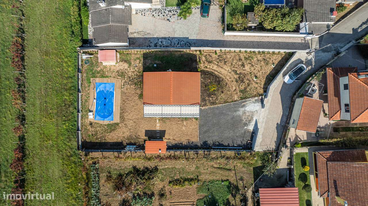 Moradia individual T2 térrea com piscina-27