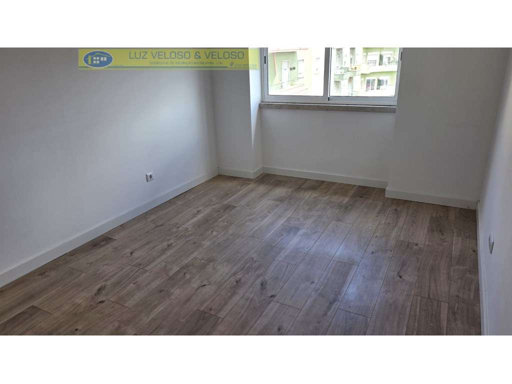 T2 Amadora REMODELADO, 2 frentes, 1 Marquise, 1 Varanda-36