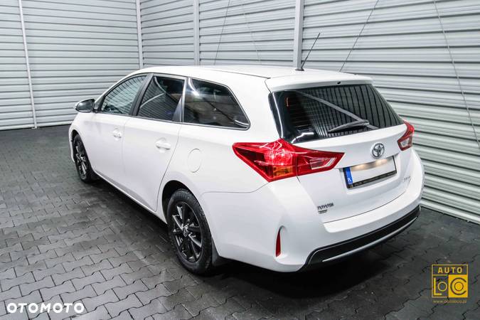 Toyota Auris 1.4 D-4D Premium - 4