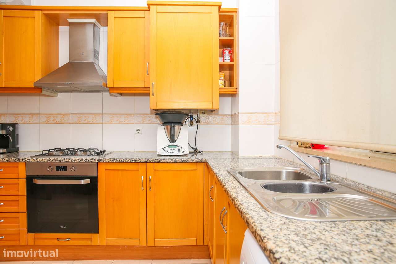 Excelente apartamento T3 com 111m2 no centro da Abrigada-12