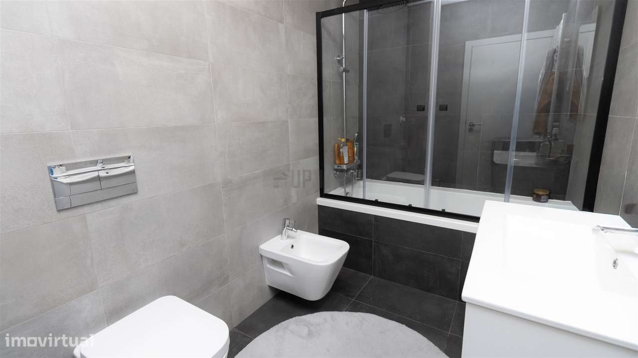 Apartamento T3 com Terraço de Excelência - Junto à Cidade-10