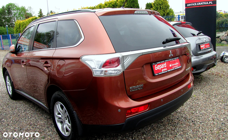 Mitsubishi Outlander 2.0 Intense - 17