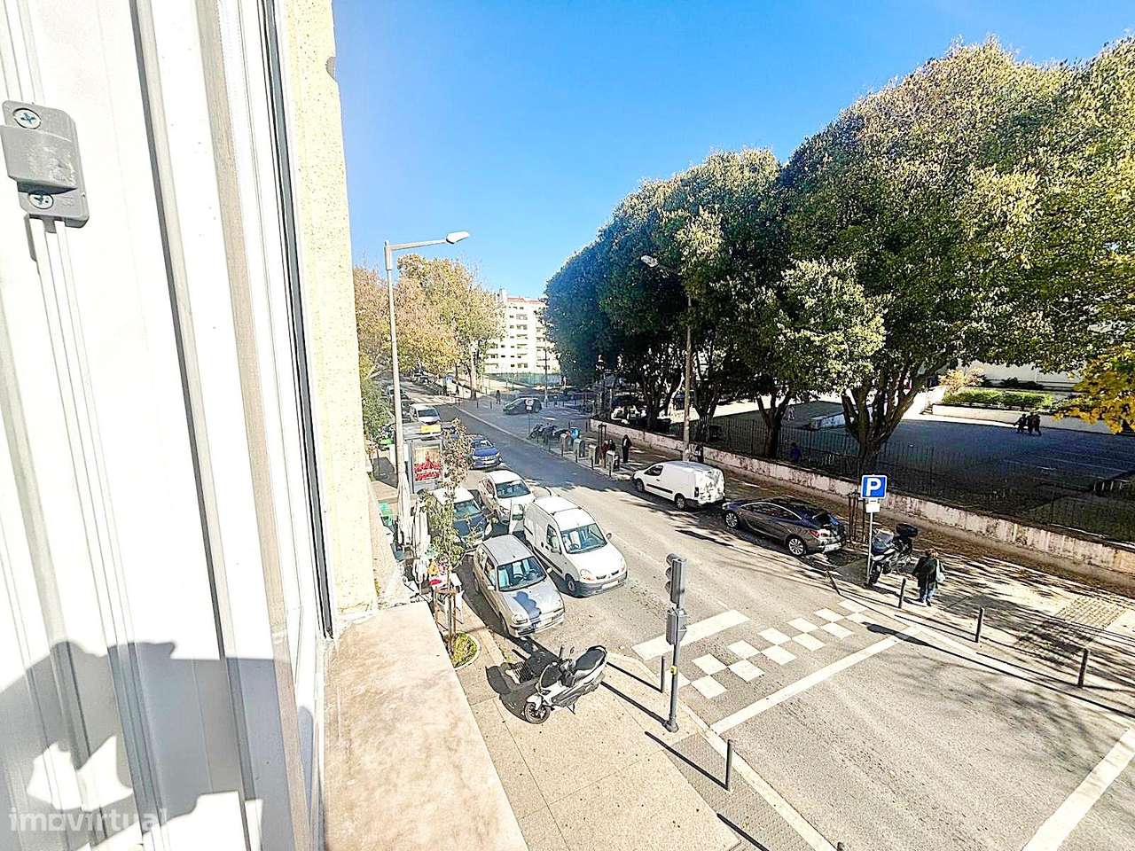 T3 totalmente remodelado com varanda na Av. General Roçadas!-20