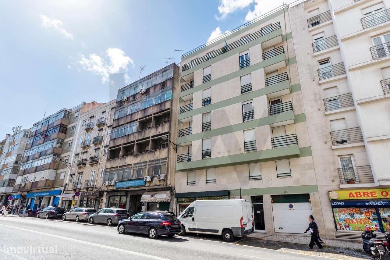T2 na Rua Morais Soares | c/ Garagem e Elevador-28