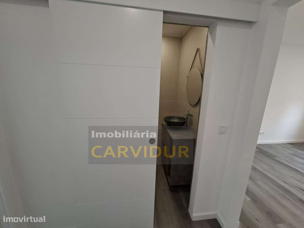 Baixa da Banheira T2 totalmente remodelado-9