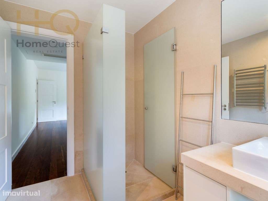 Moradia T4+2 Bairro da Martinha-41