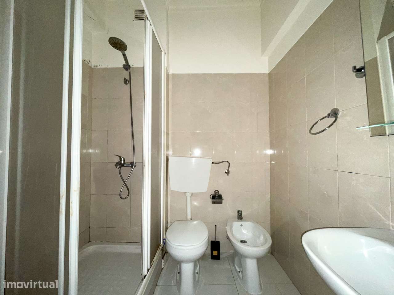 Prédio com 8 T2 (7 devolutos) + Sótão - Póvoa de Santa Iria-20