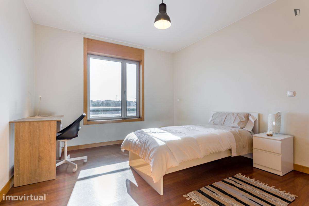Quarto - localizado em Pedrouços Porto - Grande imagem: 2/10