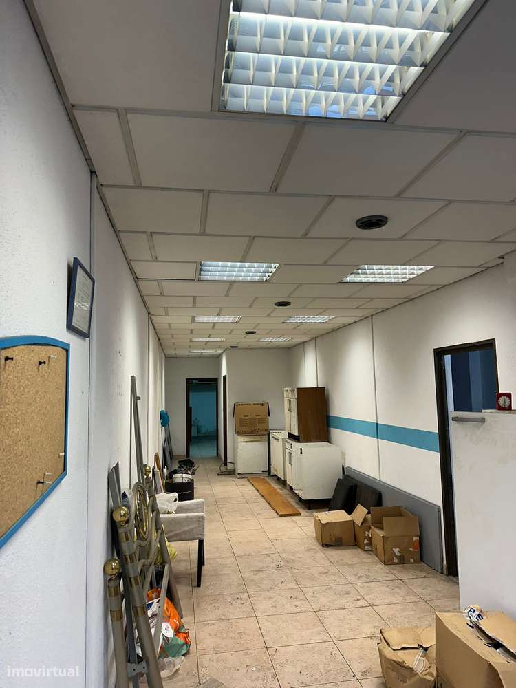 Loja, 120 m², Ramada e Caneças - Grande imagem: 3/7