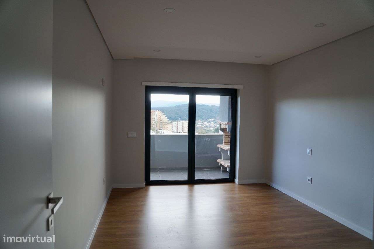 APARTAMENTO T4+1 no CENTRO de Oliveira de Azeméis-5