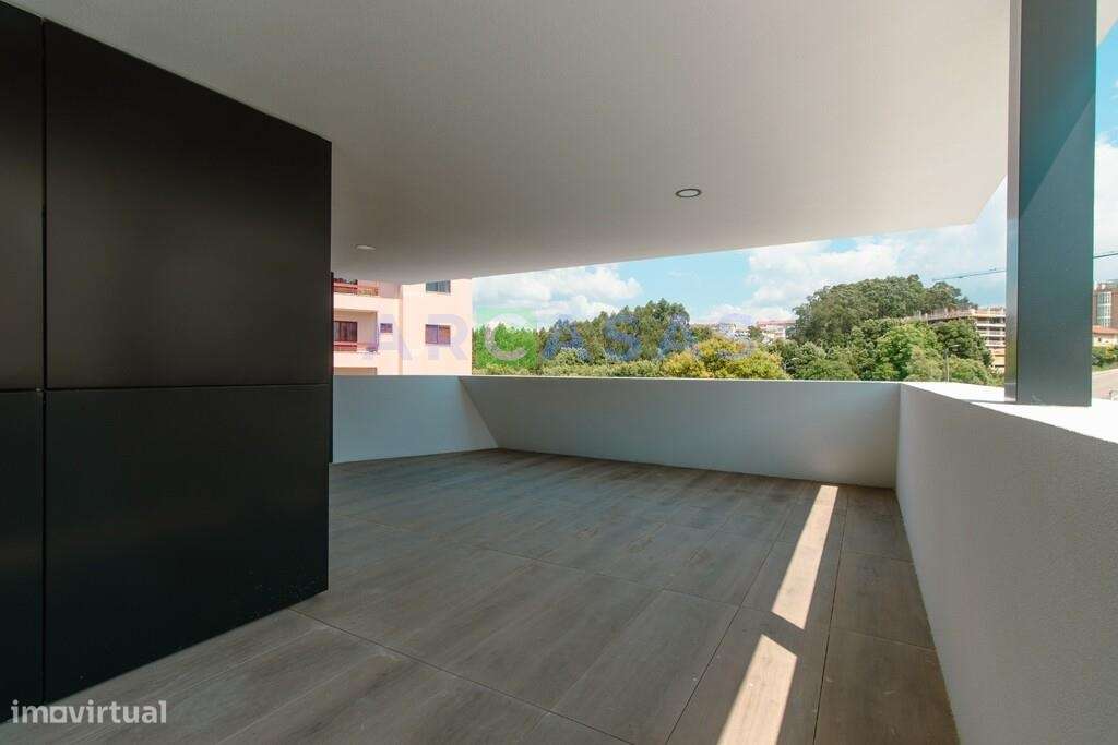 Apartamento T4 com varanda e garagem fechada em São Cosme, Gondomar-10