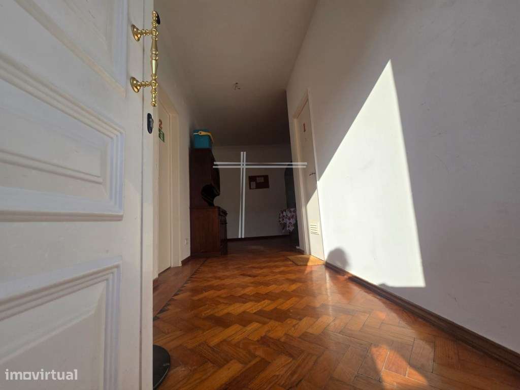 Moradia isolada T4, com 2 pisos e sótão. Anexo e garagem na zona ex... - Grande imagem: 4/39