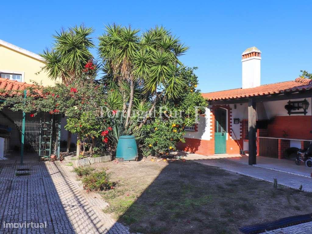 Elegante Moradia T4 com Jardim e Anexos em Alpiarça-22