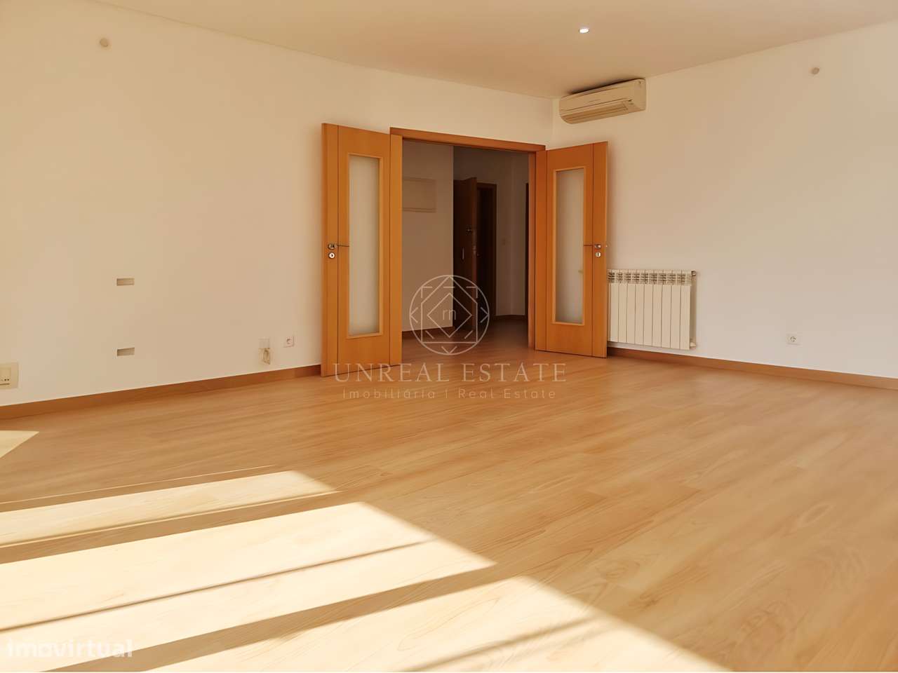 Apartamento T3, renovado, com varandas e 4 parqueamentos, Colinas do C-6