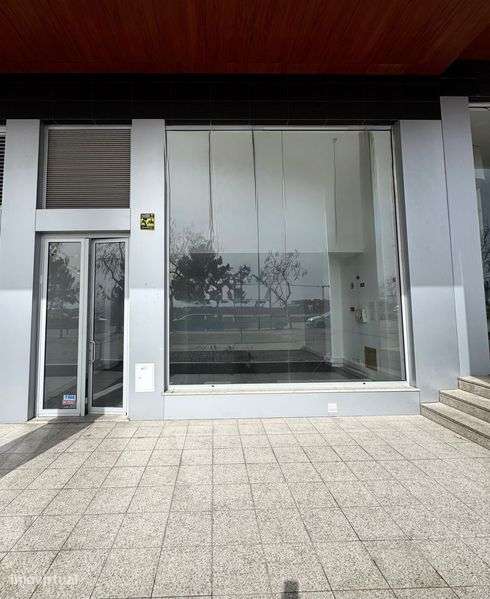 Loja / Escritório-Arrenda-se Viseu - Junto Palácio Gelo - Grande imagem: 2/10