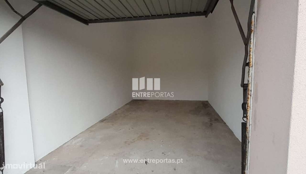 Venda de Garagem Fechada, próxima do centro e do metro Póvoa de Varz - Grande imagem: 2/2