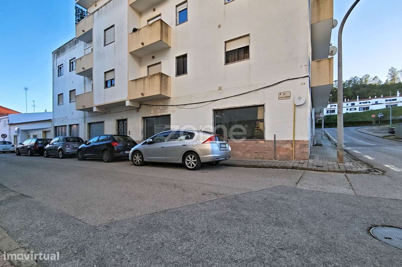 Loja no centro de São Bartolomeu de Messines com 216m2-6