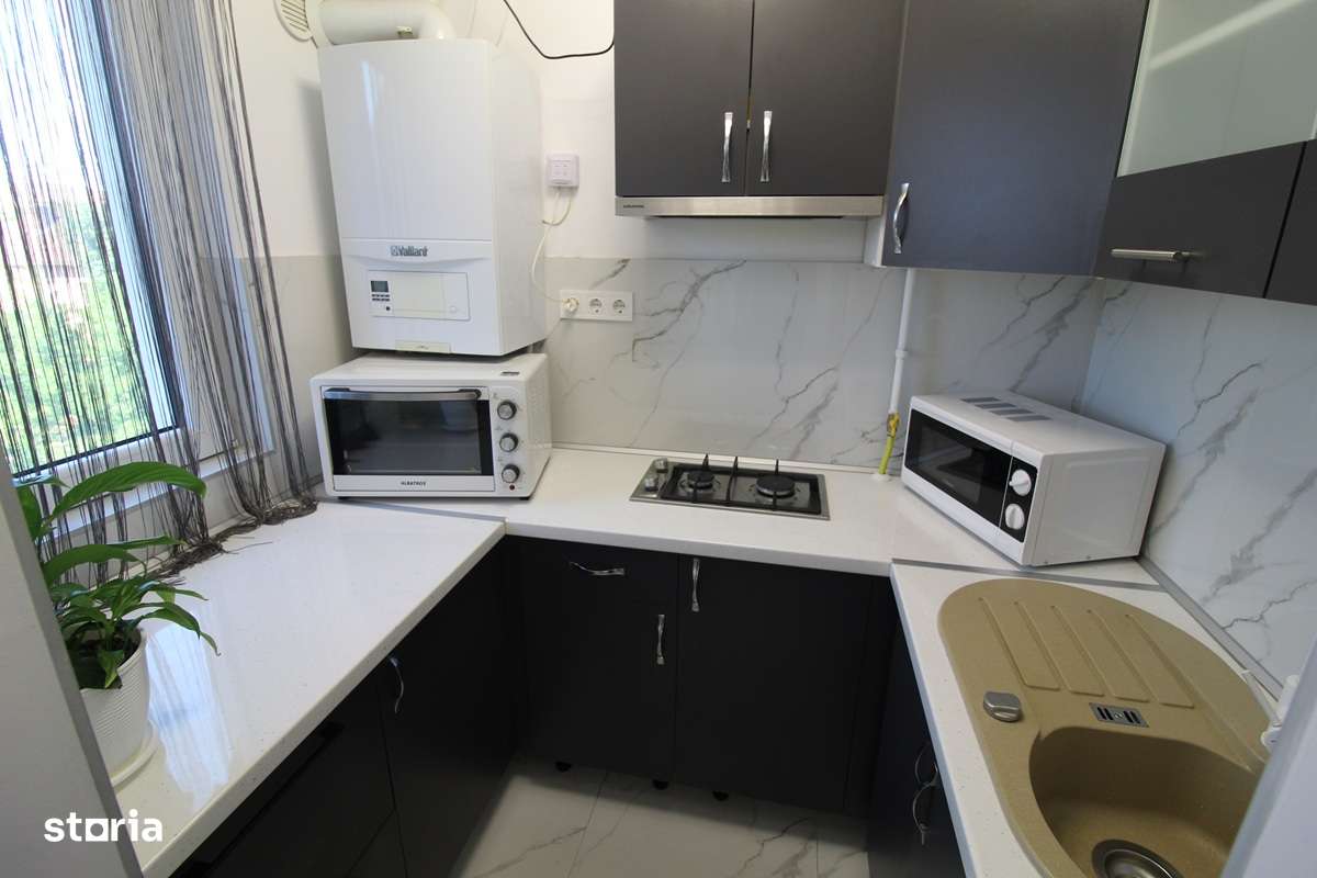 Vând apartament 3 camere în Hunedoara, zona Micro1-Teatru, etaj 4...-5
