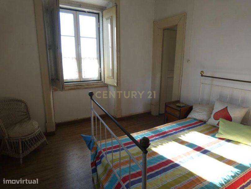 MONTEMOR-O-NOVO - Moradia que carece de obras.-20