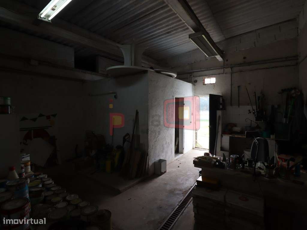 TERRENO COM CASAS - SARILHOS GRANDES-55