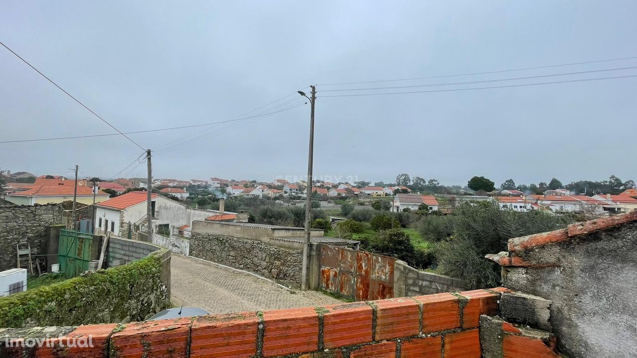 Moradia com logradouro e garagem - Escalos de Baixo - Castelo Branco