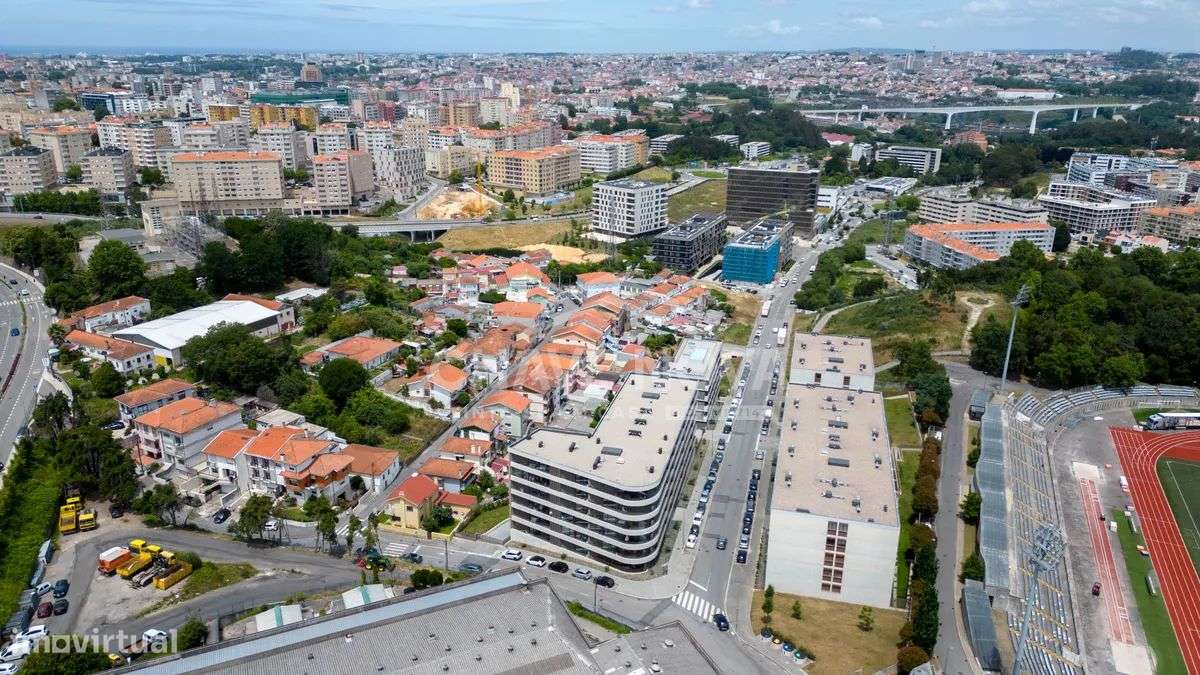 T2 c/ Garagem e Piscina em Oliveira do Douro-11