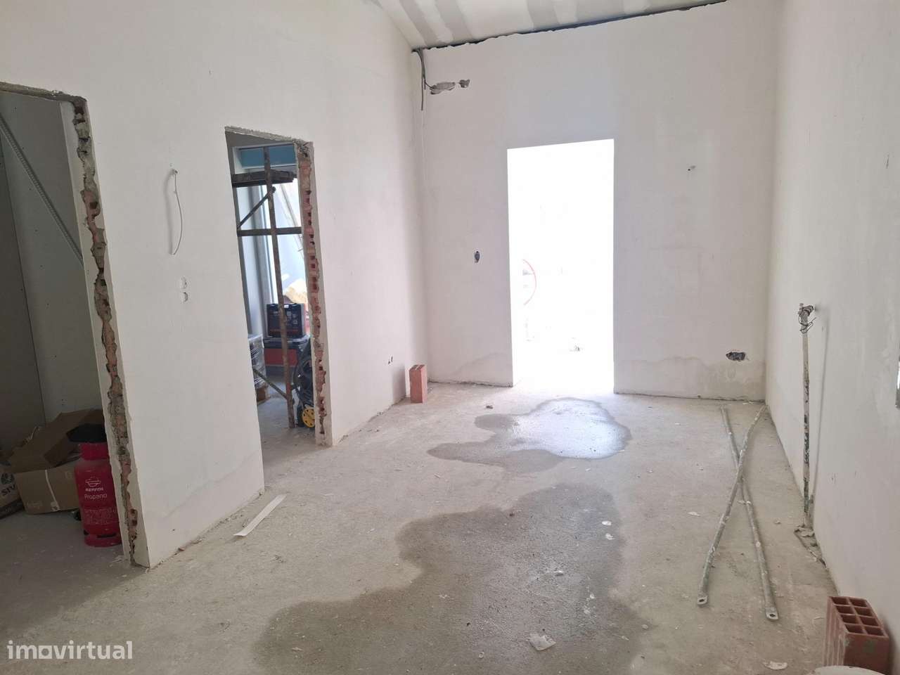 Moradia Térrea T2 com Logradouro Totalmente Remodelada Barreiro-5
