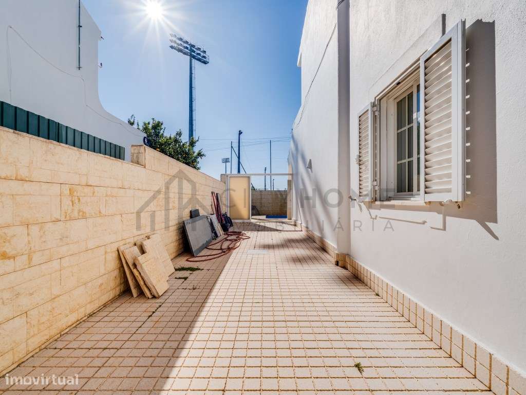 Moradia T3 com piscina e garagem em Lagoa-42