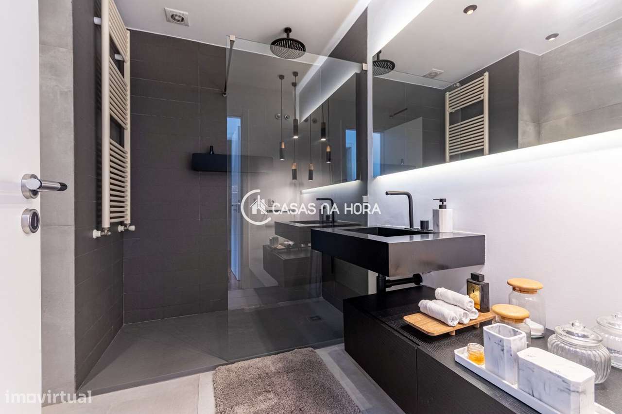 T4 Duplex com terraços e box para 3 viaturas na Avenida Visconde Va...-19