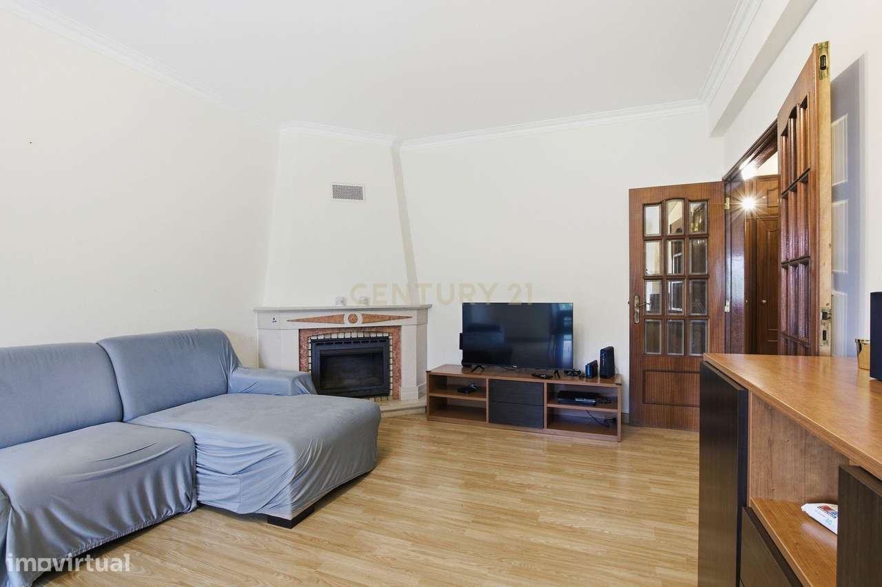 Apartamento T3 à Venda em Casal de Cambra – Excelente Estado de Conser-11