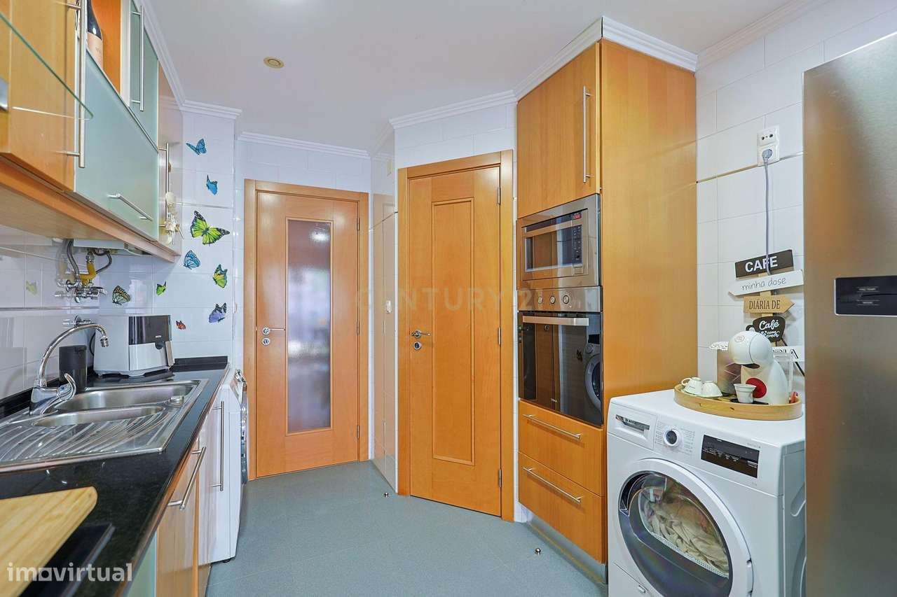 Apartamento T2 com Garagem, no Parque Luso em Corroios.-21