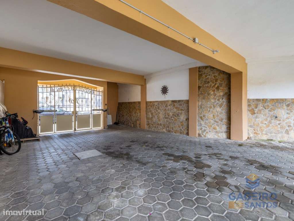 Moradia T2 com Jardim e Churrasqueira a 5 Minutos da Praia-12