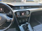 VW Passat 2.0 TDI Confortline - 9