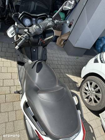 Yamaha X-max - 4