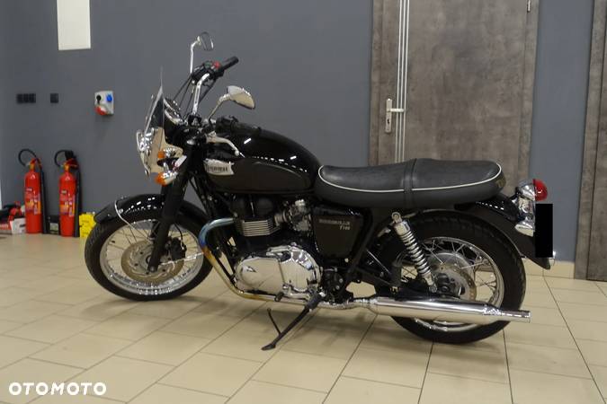 Triumph Bonneville - 9