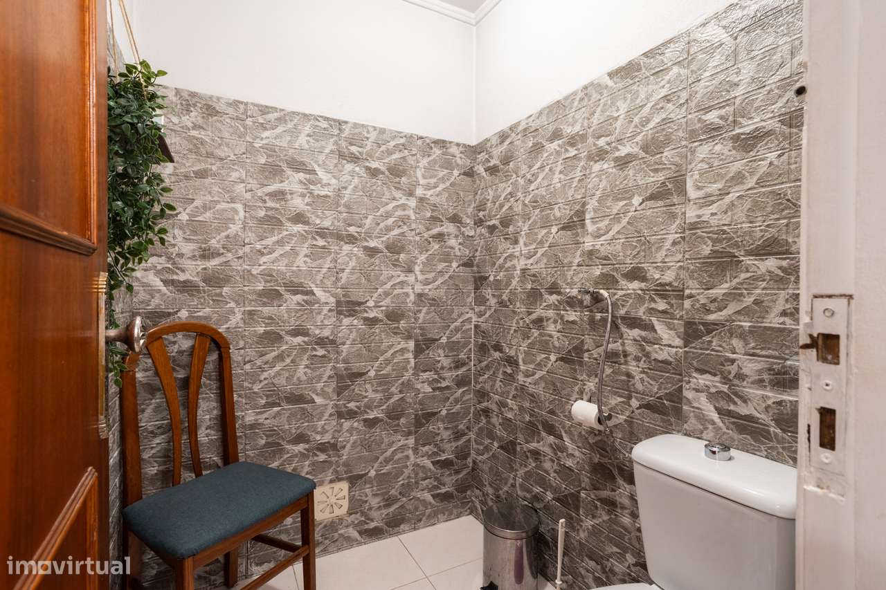 Investimento Garantido: Café/ Pastelaria em Plena Atividade em Paço de-15