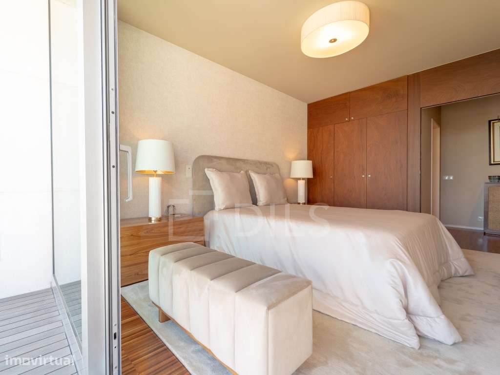 Apartamento T2 com varandas e garagem-19