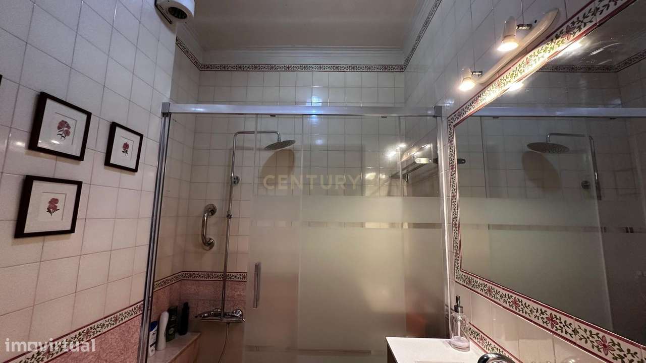 Apartamento T4 à Venda em Benfica – 9.º Andar com Vista Desafogada | E-24