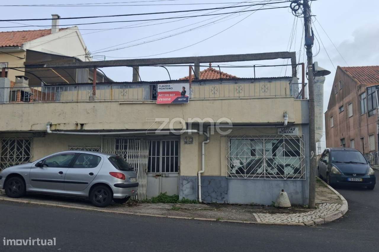 Moradia à venda na zona histórica da Pontinha - Grande imagem: 3/15