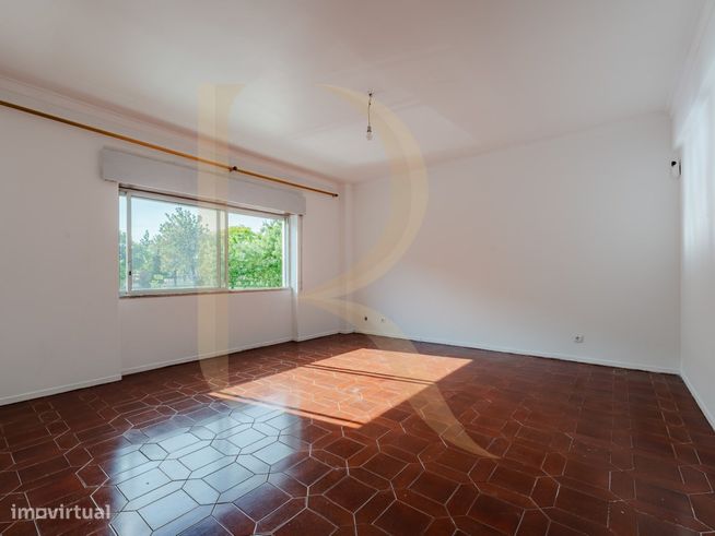 Apartamento T3 com elevador nas Paivas - Amora-0