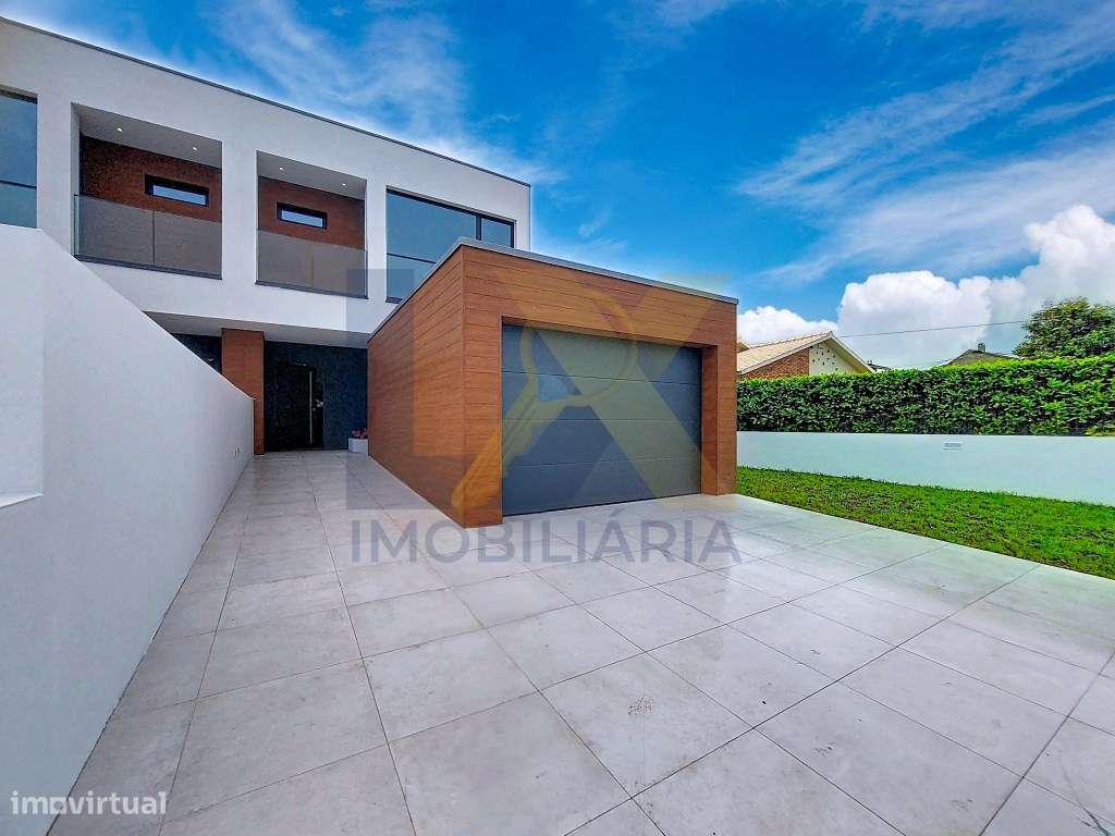 Moradia T4 de elevado padrão em Aradas-26