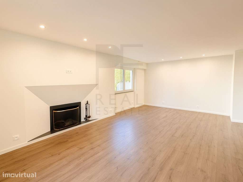 T2 no Centro de Cascais com Jardim Privativo e Garagem Box - Grande imagem: 5/26